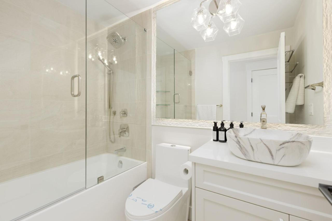 Beautiful Villa With Heated Pool Hot Tub By Forest North Vancouver Exterior foto