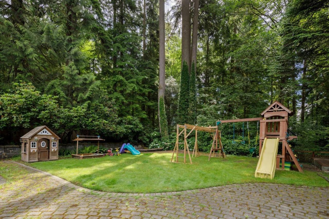 Beautiful Villa With Heated Pool Hot Tub By Forest North Vancouver Exterior foto