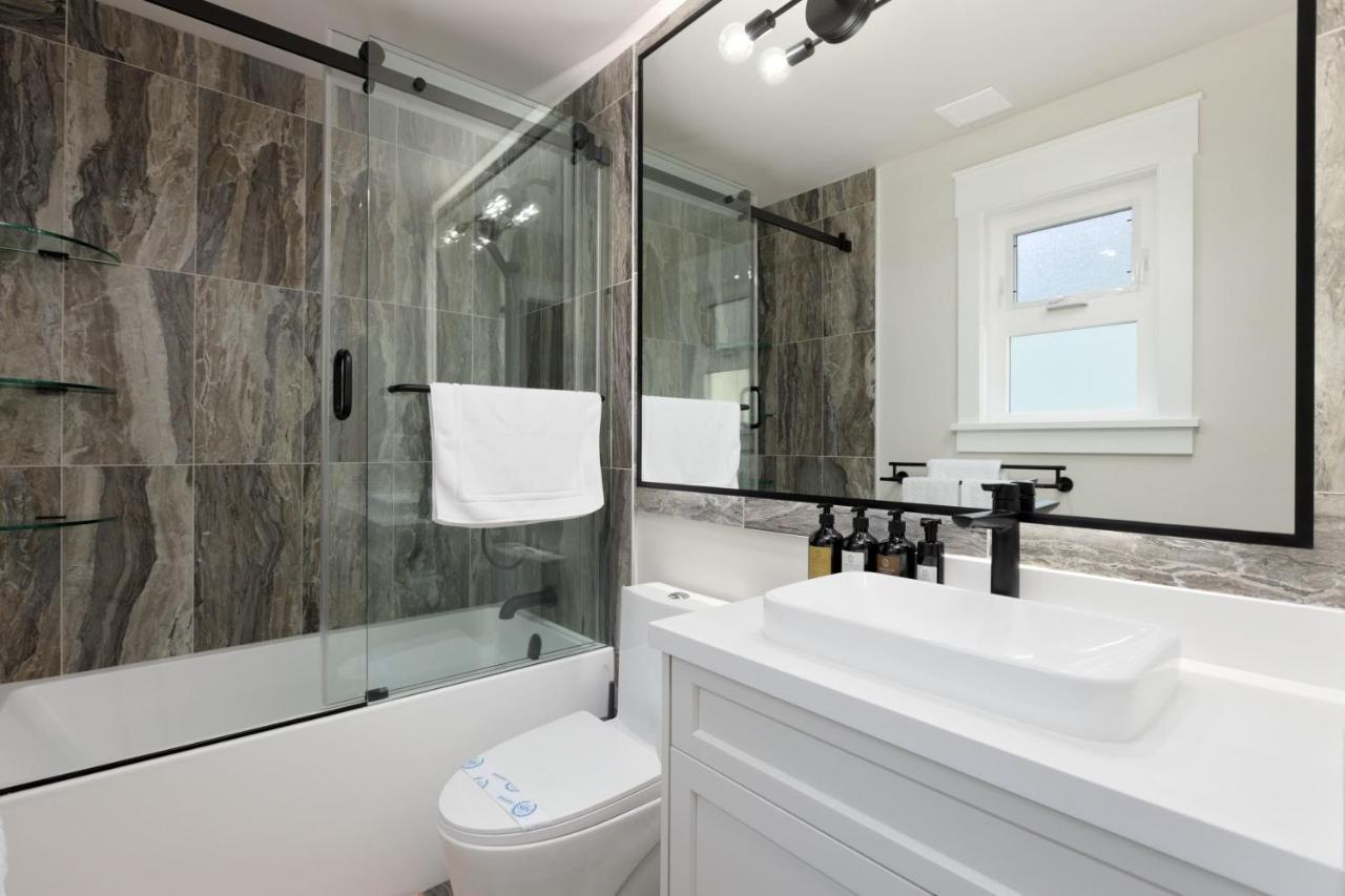 Beautiful Villa With Heated Pool Hot Tub By Forest North Vancouver Exterior foto